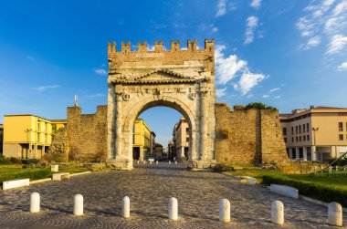 İtalya, Rimini 'deki Augustus Kemeri
