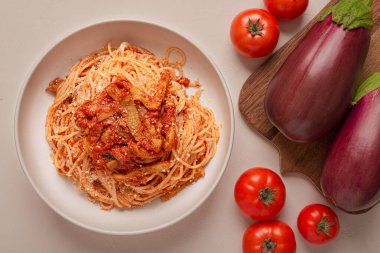 Üst tabaka EGPLANT PASTA Calabrese gibi ve yemek pişirmek için sebzeler
