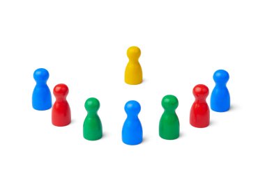 Merkezi renkli takım destekliyor: takım çalışması, işbirliği ve grup birliği kavramı.