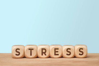 İş yeri stresi ve zihinsel sağlık konsepti vurgu kelimelerini engelliyor