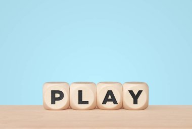 Açık mavi arkaplanda harf küpleri ile kavramı oynat