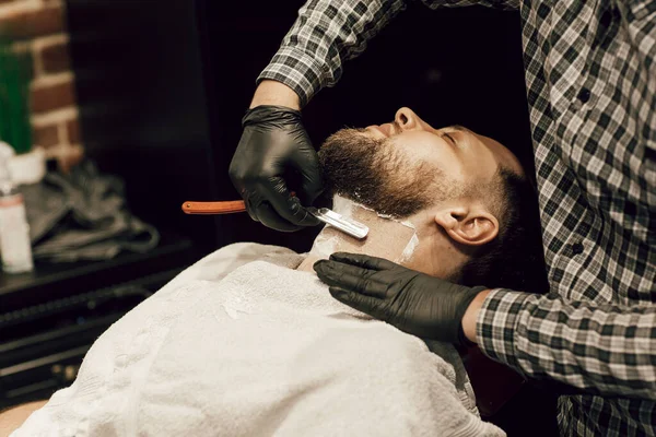 Barber Shaving Bearded Man Barber Shop Close Hairdresser Hands Black — Stock Photo, Image