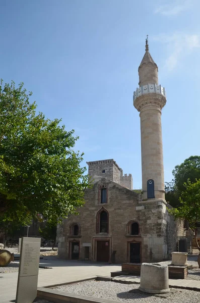 Bodrum Şatosu 'ndaki Kızılderili Mustafa Paşa Camii. Kale 1402 'den itibaren Aziz John Şövalyeleri tarafından St. Peter ya da Petronium Kalesi olarak inşa edilmiştir. Turizm simgesi