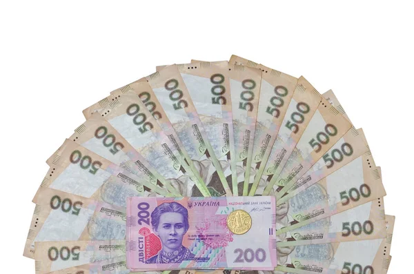 500 Hryvnia banknotunun hayranı ve iki yığın 200 anknotla bir madeni para (Ukrayna parası) beyaz arka planda izole edilmiş ve metnin için boş alan var. Para ve finansal konsept