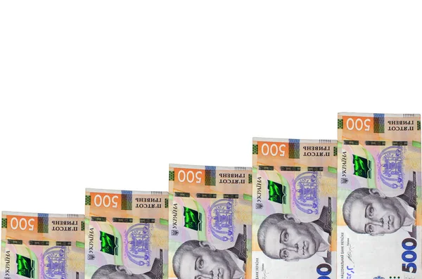 Beyaz arka planda izole edilmiş 500 Hryvnia (UAH) banknotundan (banknotlar) yapılmış para merdivenleri. İş büyümesi kavramsal arka plan