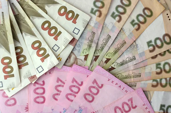Modern Ukrayna Para geçmişi. 500, 200, 100 banknot değerindeki üç farklı hayranı. Hryvnia (UAH) iş ve finans kavramı