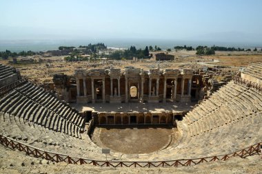 Eski Hierapolis kenti Pamukkale 'deki Roma amfitiyatrosuna bakış