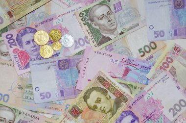Birçok Ukrayna para banknotları çeşitli mezhepler ve renkler ve paralar Modern Ukrayna parası - Hryvnia. - Evet. Para arkaplanı