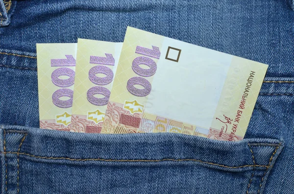 100 Hrywnja Scheine Uah Der Gesäßtasche Einer Blauen Jeans Geldkonzept — Stockfoto