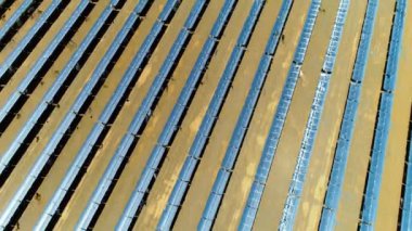 Güneş Projesi Güneş Panelleri Hava Görüntüsü Güneş 'ten Temiz Enerji Yakalıyor