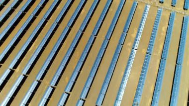 Güneş Projesi Güneş Panelleri Hava Görüntüsü Güneş 'ten Temiz Enerji Yakalıyor