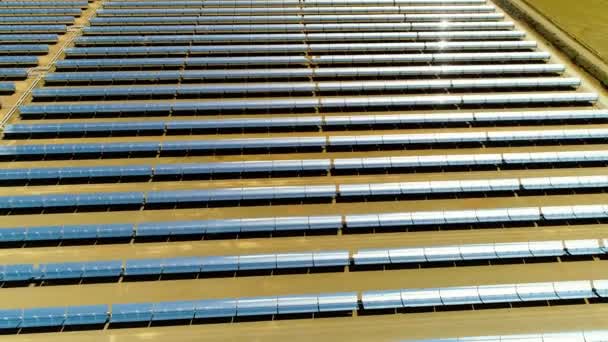 Güneş Projesi Güneş Panelleri Hava Görüntüsü Güneş Ten Temiz Enerji — Stok video