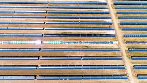 Vista Aérea Los Paneles Solares Una Central Térmica Central Fotovoltaica — Vídeos de Stock