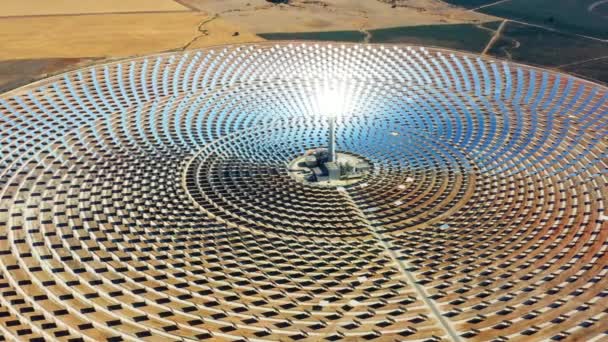 Aerial View Large Solar Thermal Plant Uses Mirrors Focus Sun — Stock Video