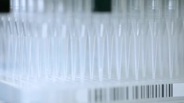 Klinik laboratuarında otomasyon. Robot laboratuarı borulama. Tıbbi robot bilimi. Araştırma ve bilim geçmişi.