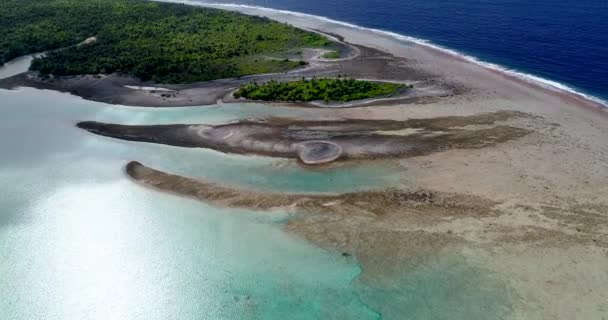 Pasifik Okyanusu Nda Altın Plajlı Bir Adanın Yakınında Tropikal Suyu — Stok video