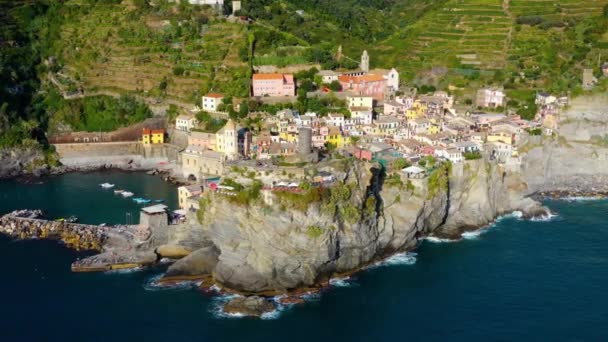 ヴェルナッツァ チンクテルレ リグーリア 北イタリアの有名な町の村の空中ビュー 旅行や休暇に最適 — ストック動画