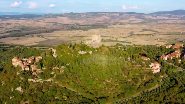 Magnificent Authentic Italian Villa Sun House Surrounded Green Meadows Aerial — Stock Video