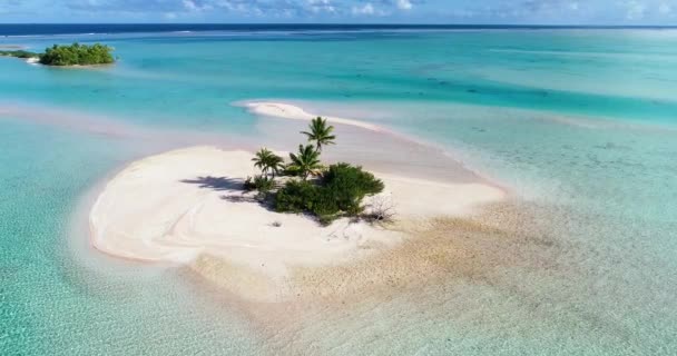 Hava Aracı Manzaralı Küçük Issız Bir Ada — Stok video