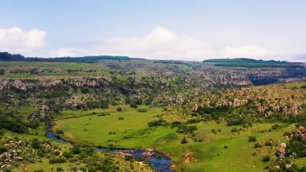 南アフリカのブライド川渓谷の川 自然の完全な美しい風景と旅行や休日に最適です ドローンでの航空ビュー — ストック動画