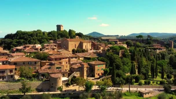 Włoska Wioska Monticchiello Toskania Włochy Dron Przelatujący Nad Wspaniałą Wioską — Wideo stockowe