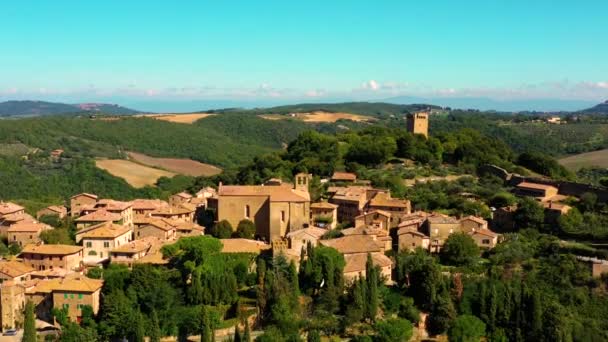 Aldeia Italiana Monticchiello Toscana Itália Drone Voando Sobre Magnífica Aldeia — Vídeo de Stock