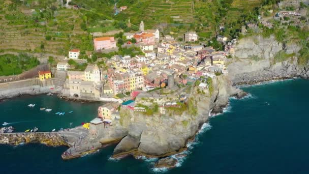 意大利Cinque Terre海岸的Manarola村 马那罗拉是意大利北部利古里亚省拉斯皮西亚省的一个小镇 也是Cinque Terre的旅游胜地之一 — 图库视频影像