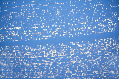 Güzel bokeh beyaz renklere sahip soyut mavi arkaplan. Kavram arkaplanı, Noel