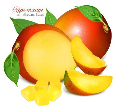 Olgun taze mango dilimleri ve yaprakları ile.
