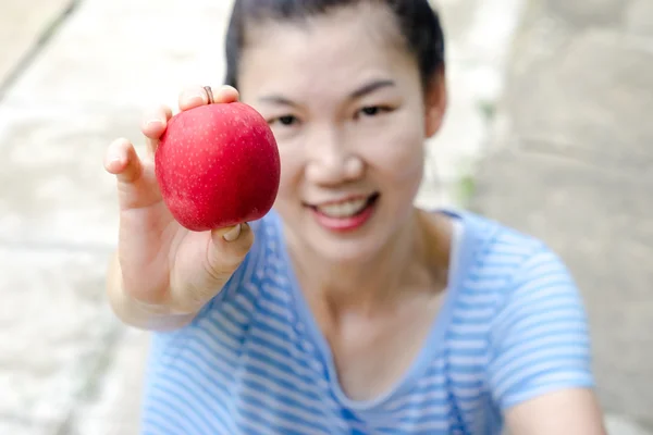 Bliska czerwone jabłko — Zdjęcie stockowe