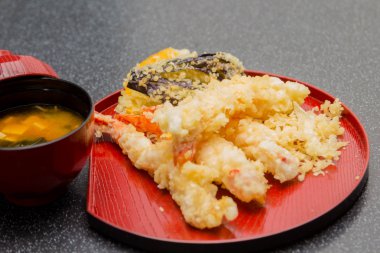 derin kızarmış karides