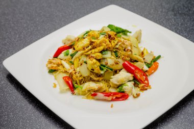 tavada kızartılmış erişte