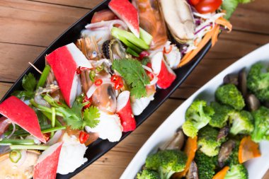 Yengeç baharatlı yapışıyor