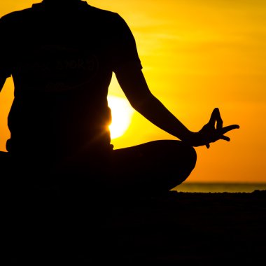 Yoga oynayan kadınlar