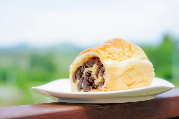 Pan relleno de pasas de uva —  Fotos de Stock