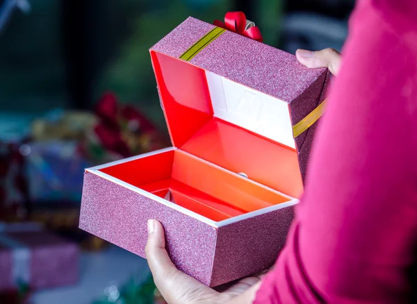 Açık kutu hediye — Stok fotoğraf