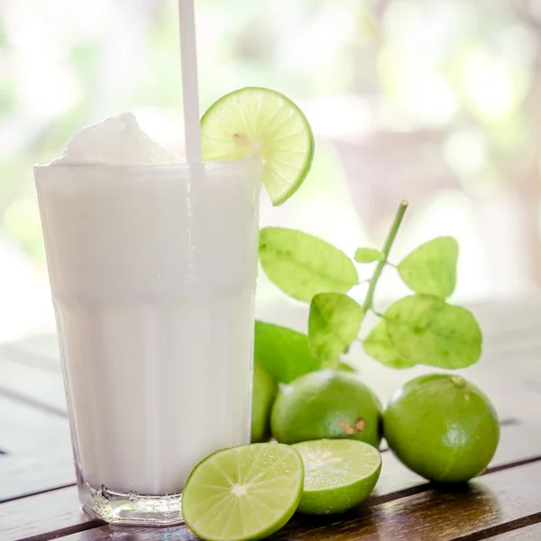 Lemon smoothies — Stock Photo, Image