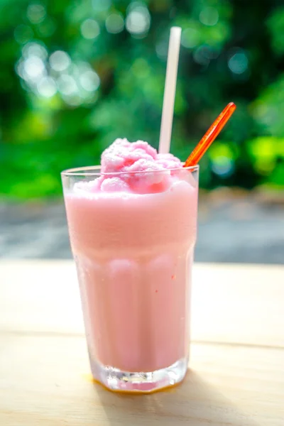 Batido de fresa. — Foto de Stock