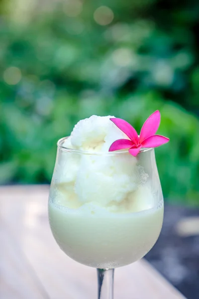 Coconut smoothies — Stock Photo, Image