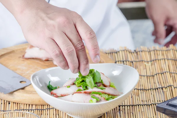 シェフの調理麺 — ストック写真