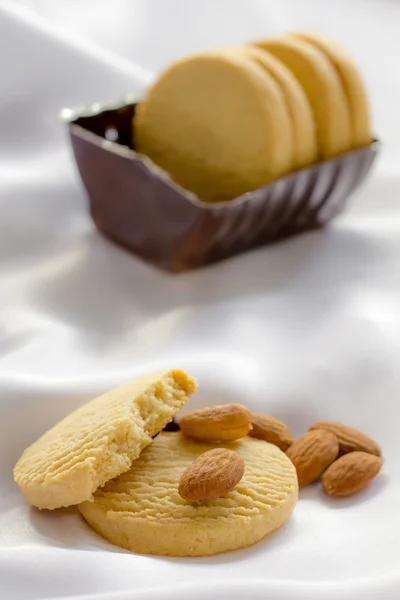 Cookies and almonds — Stock Photo, Image