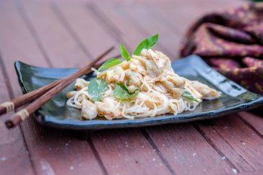 Tay gıda kırmızı tavuk köri 