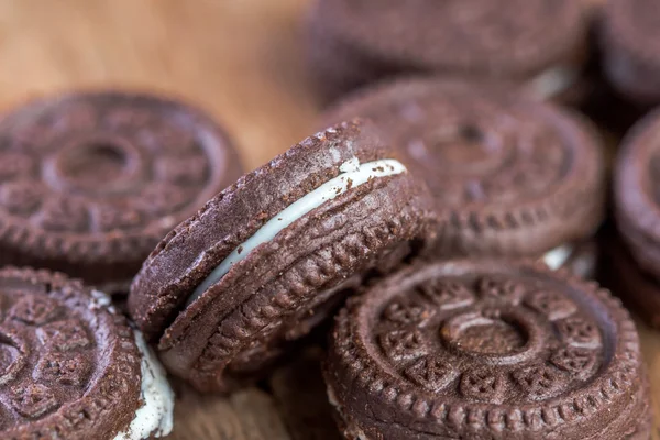 Chocolate cookies with creme — Stock Photo, Image