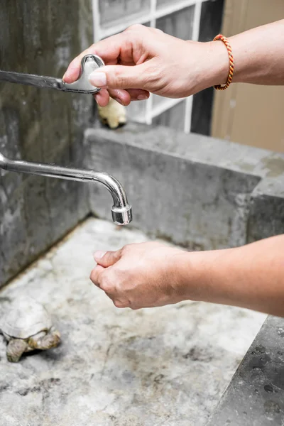 Construction workers mixing cement — Stock Photo, Image