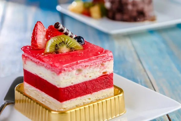 Gâteau aux fraises sur — Photo