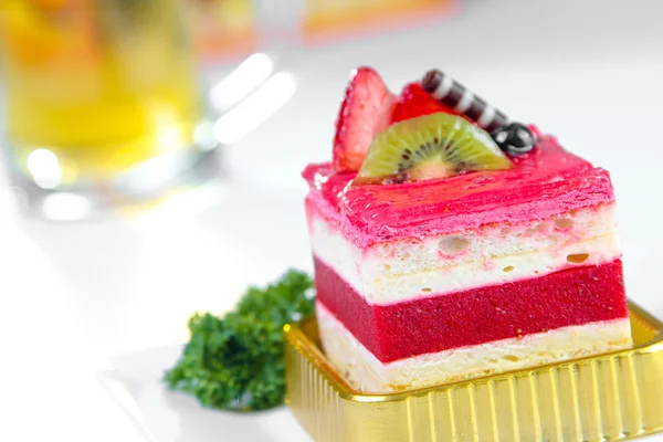 Strawberry cake on — Stock Photo, Image