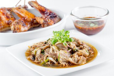 baharatlı domuz eti salata 