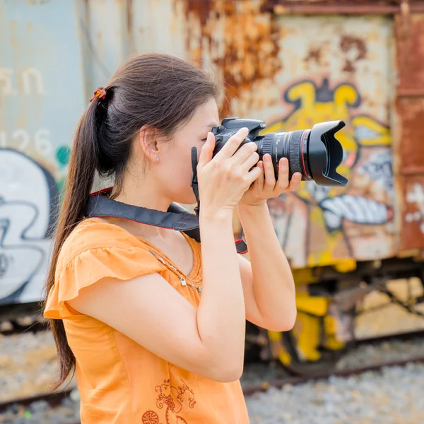 Ženy fotograf fotoaparát — Stock fotografie