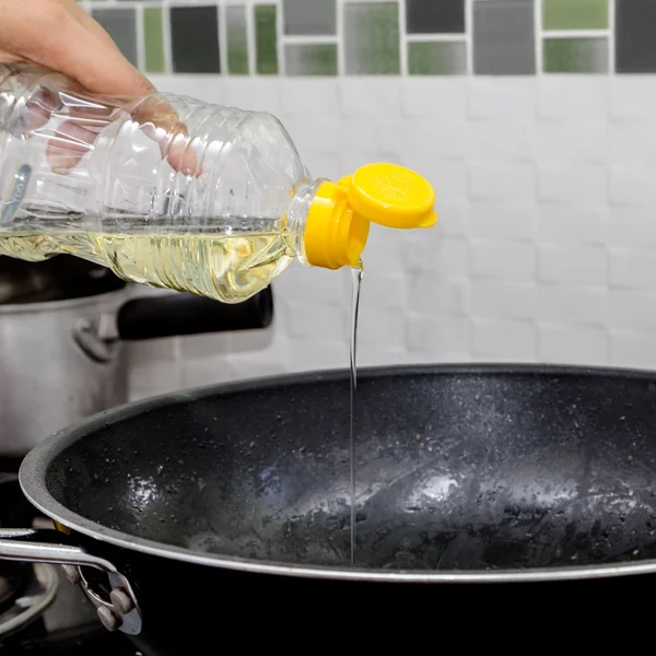 Chef pouring oil — Stock Photo, Image