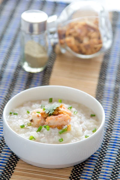 Bouillie de riz aux crevettes — Photo